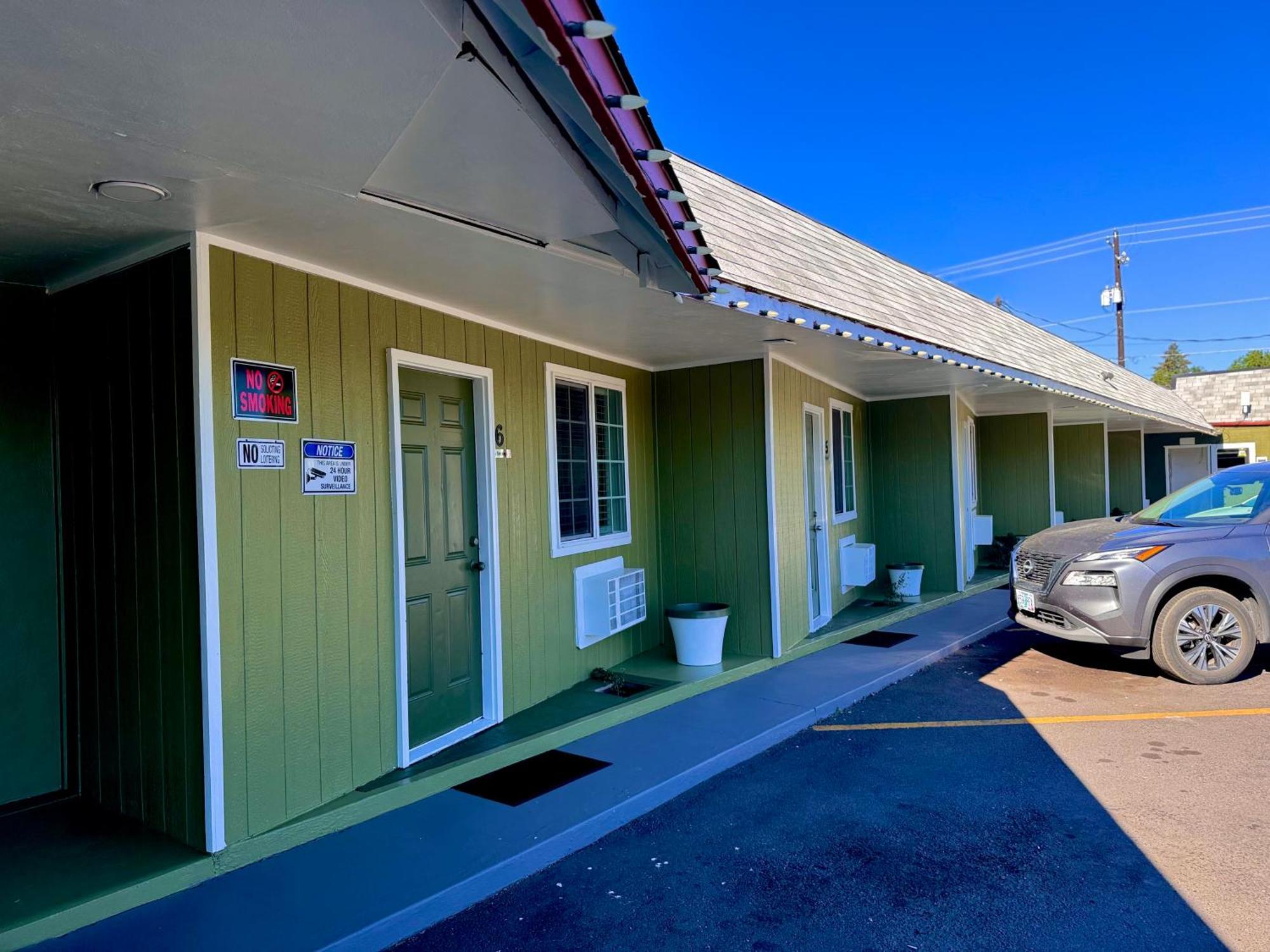 Chalet Motel Motel